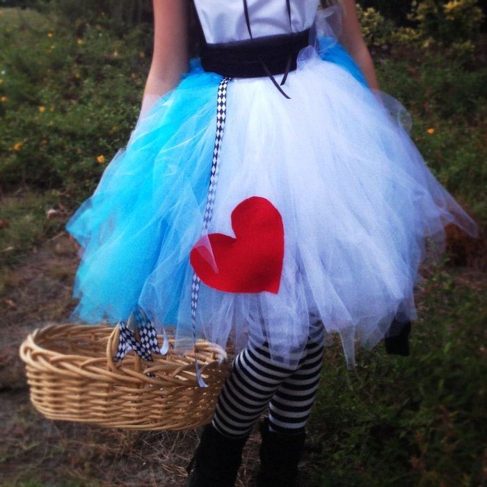 Diy alice in wonderland costumes